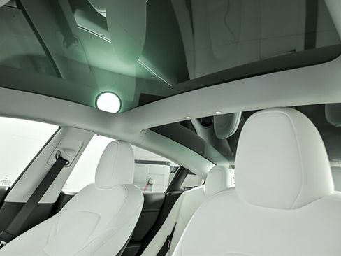 Used 2023 Tesla Model 3 Standard Range RWD image 17