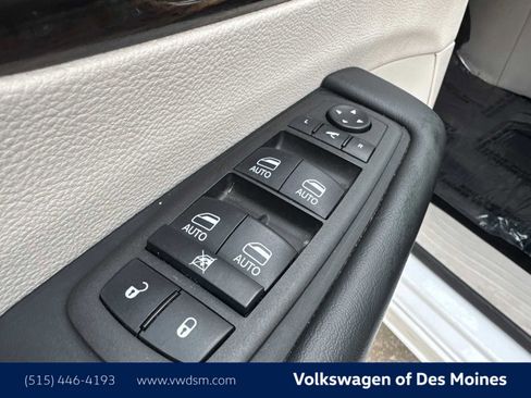 Used 2024 Chrysler Pacifica Limited image 24