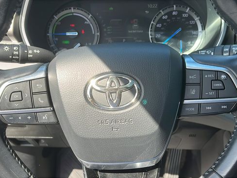 Used 2020 Toyota Highlander XLE image 13