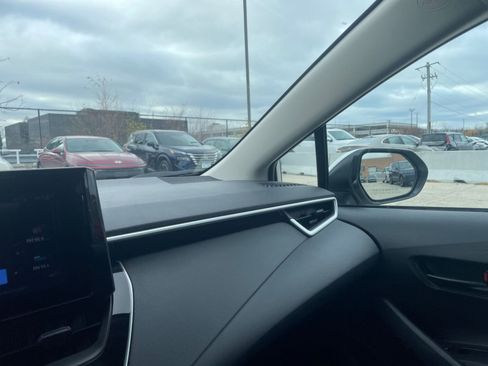 Used 2025 Toyota Corolla LE image 35