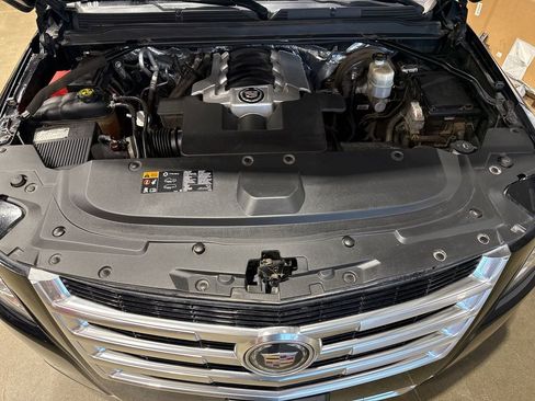 Used 2015 Cadillac Escalade Premium RWD image 45
