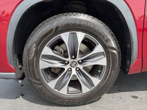 Used 2023 Toyota Highlander XLE image 10