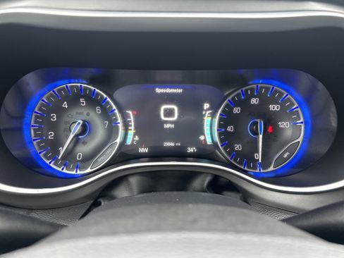 Used 2025 Chrysler Pacifica Select FWD image 23