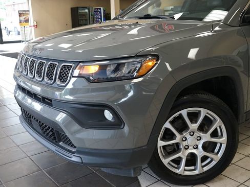 Used 2023 Jeep Compass Latitude AWD/4WD image 21