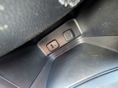 Used 2018 Chevrolet Equinox LT FWD image 25