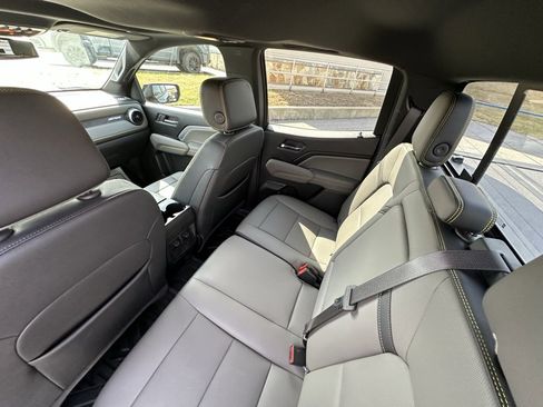 Used 2025 Chevrolet Colorado ZR2 w/ Technology Package image 21