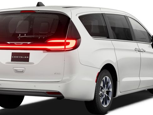 New 2027 Chrysler Pacifica Select AWD/4WD image 2