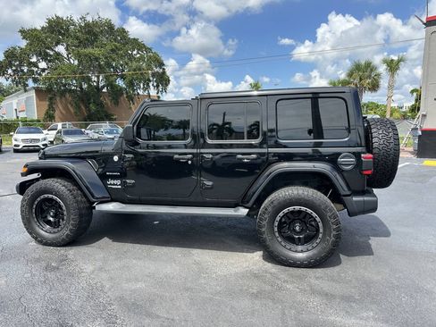 Used 2019 Jeep Wrangler Unlimited Sahara w/ LED Lighting Group AWD/4WD image 13