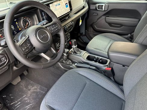 New 2025 Jeep Gladiator Willys image 9