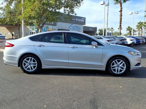 Used 2016 Ford Fusion SE image 6