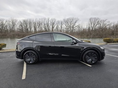 Used 2026 Tesla Model Y Long Range image 6