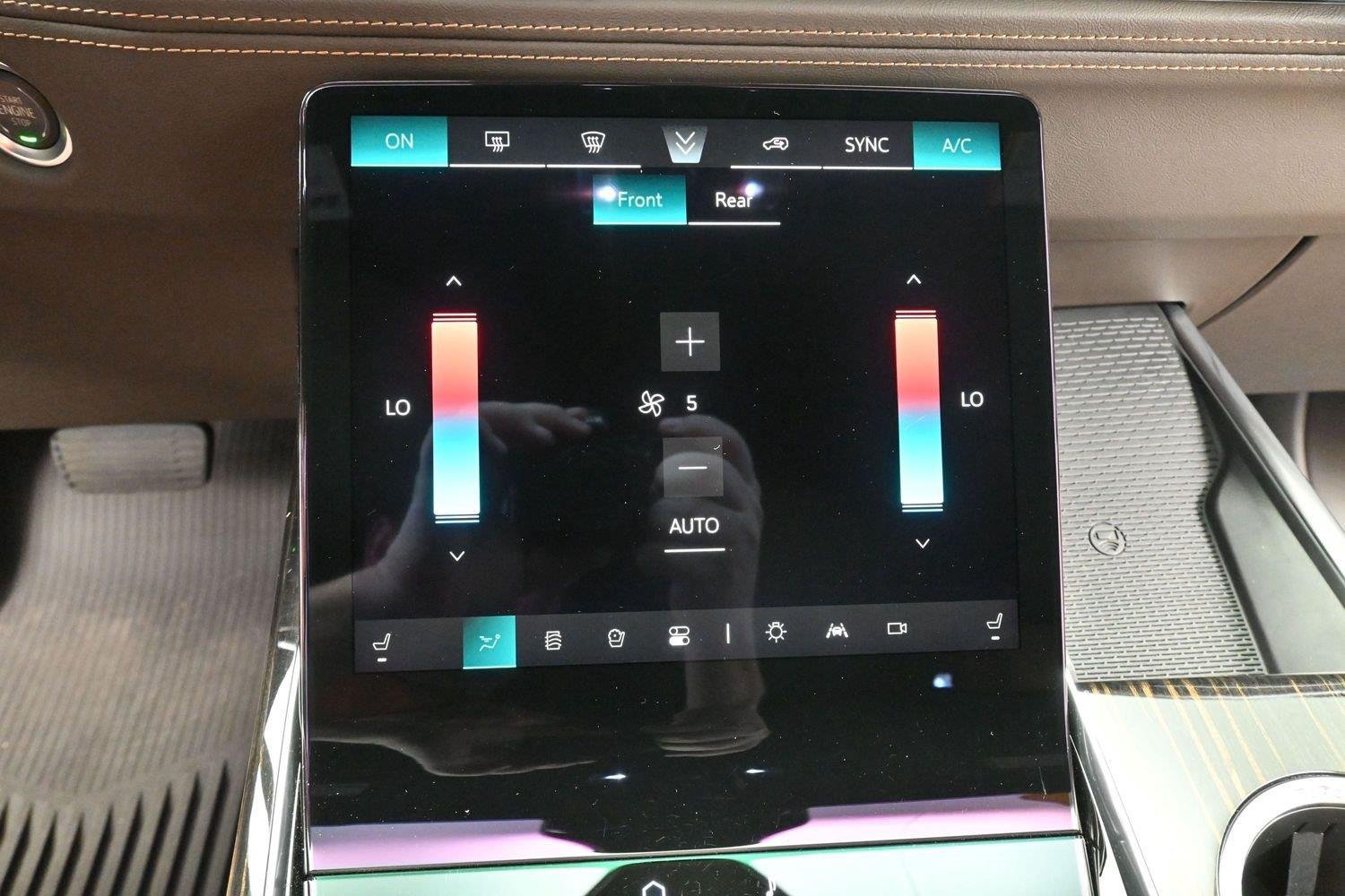 Certified 2025 Cadillac Escalade Premium Luxury AWD/4WD image 27
