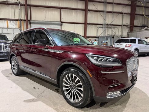 Used 2020 Lincoln Aviator Reserve w/ Equipment Group 201A AWD/4WD image 2