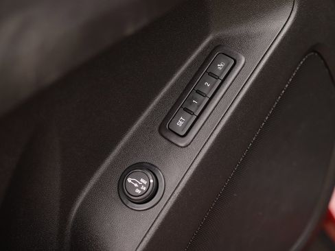 Used 2018 Chevrolet Equinox Premier image 27