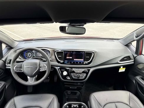 New 2026 Chrysler Pacifica Select image 14