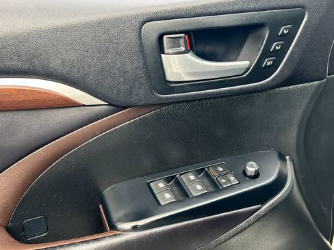 Used 2016 Toyota Highlander Limited image 12