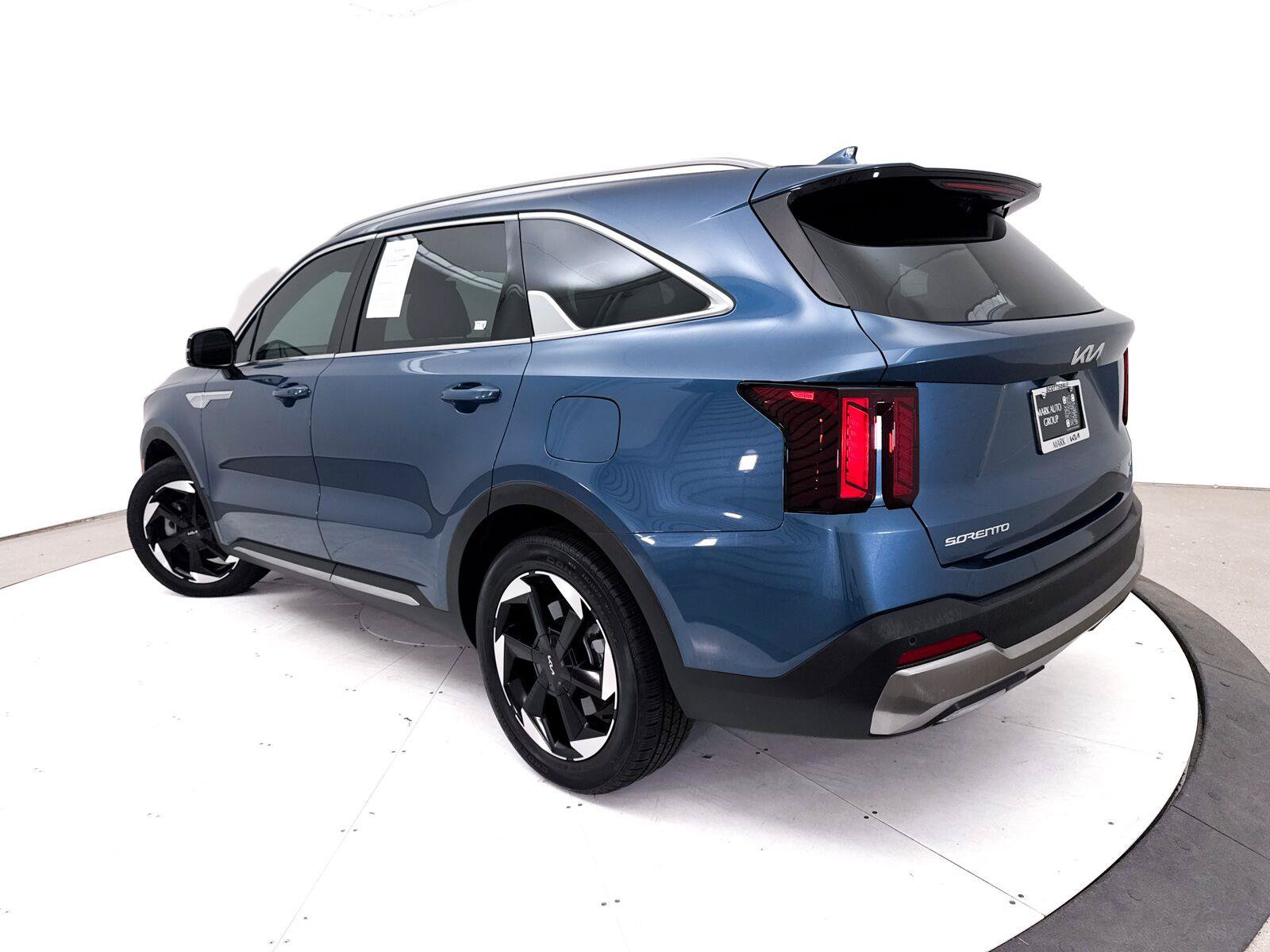 Used 2025 Kia Sorento EX AWD/4WD image 2