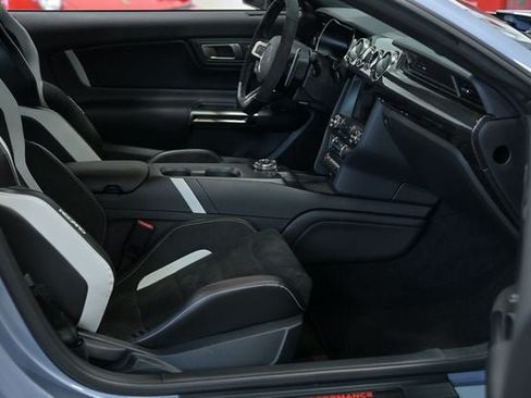 Used 2022 Ford Mustang Shelby GT500 w/ Carbon Fiber Track Pack RWD image 35