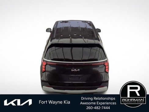 Used 2025 Kia Carnival FWD image 3
