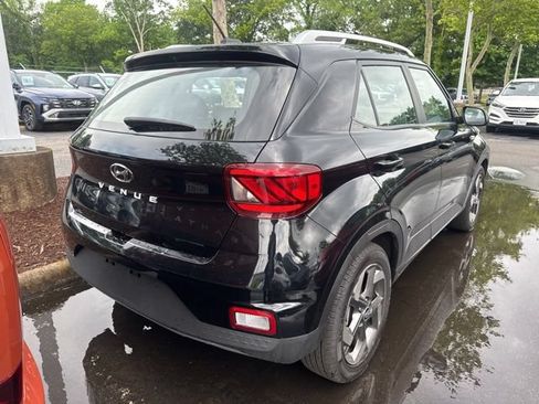 Used 2025 Hyundai Venue SEL FWD image 7