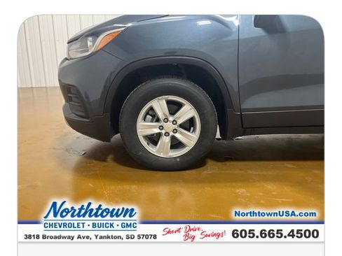 Used 2022 Chevrolet Trax LT w/ LT Convenience Package AWD/4WD image 31