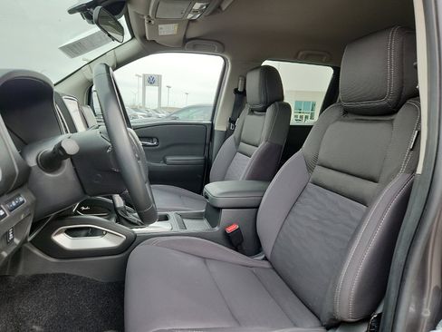 Used 2024 Nissan Frontier SV w/ SV Convenience Package image 13