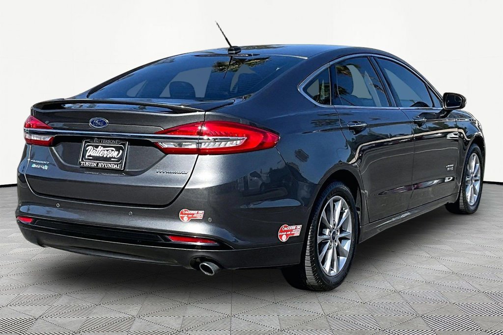 Used 2018 Ford Fusion Energi Titanium FWD image 2