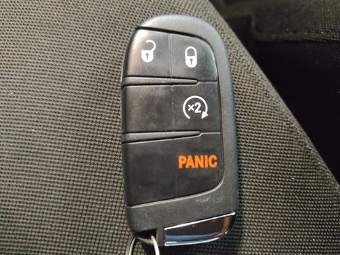Used 2021 Jeep Renegade Latitude FWD image 32