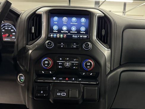 Used 2023 Chevrolet Silverado 2500 LTZ AWD/4WD image 32