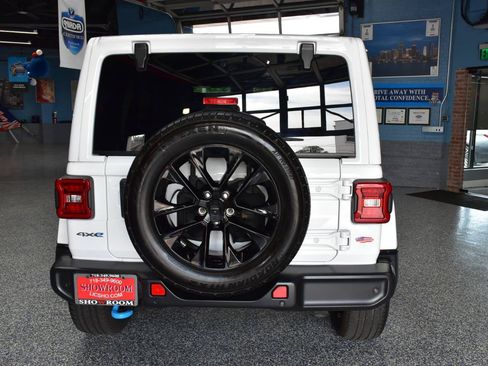 Used 2024 Jeep Wrangler Unlimited Sahara w/ Safety Group AWD/4WD image 5