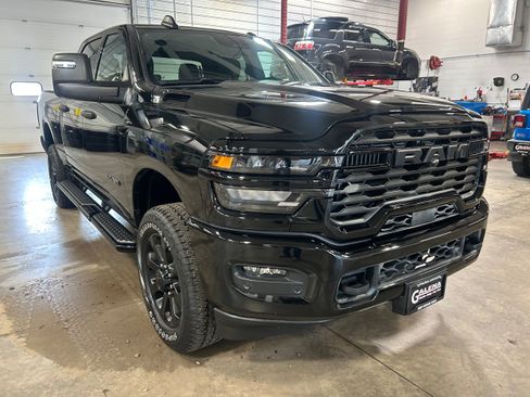 Used 2025 RAM 2500 Big Horn AWD/4WD image 1