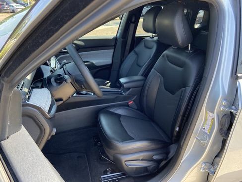 Used 2024 Jeep Compass Latitude AWD/4WD image 18