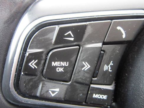 Used 2018 Jaguar XF Premium image 18