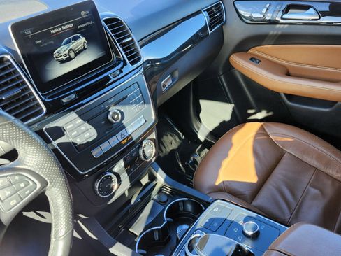 Used 2019 Mercedes-Benz GLE 400 4MATIC image 32