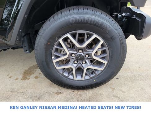 Used 2025 Jeep Wrangler Unlimited Sahara AWD/4WD image 23
