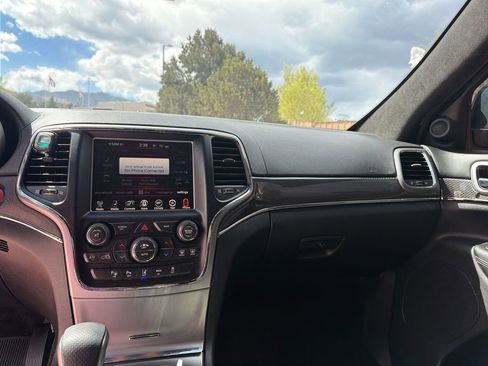 Used 2017 Jeep Grand Cherokee SRT image 16