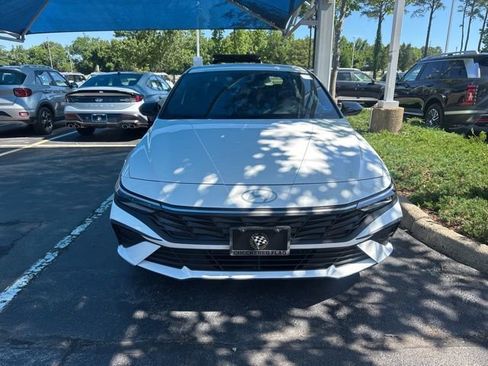 Used 2025 Hyundai Elantra SEL FWD image 3