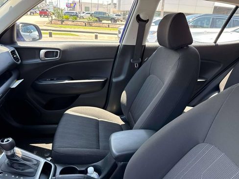 Used 2023 Hyundai Venue SE FWD image 15