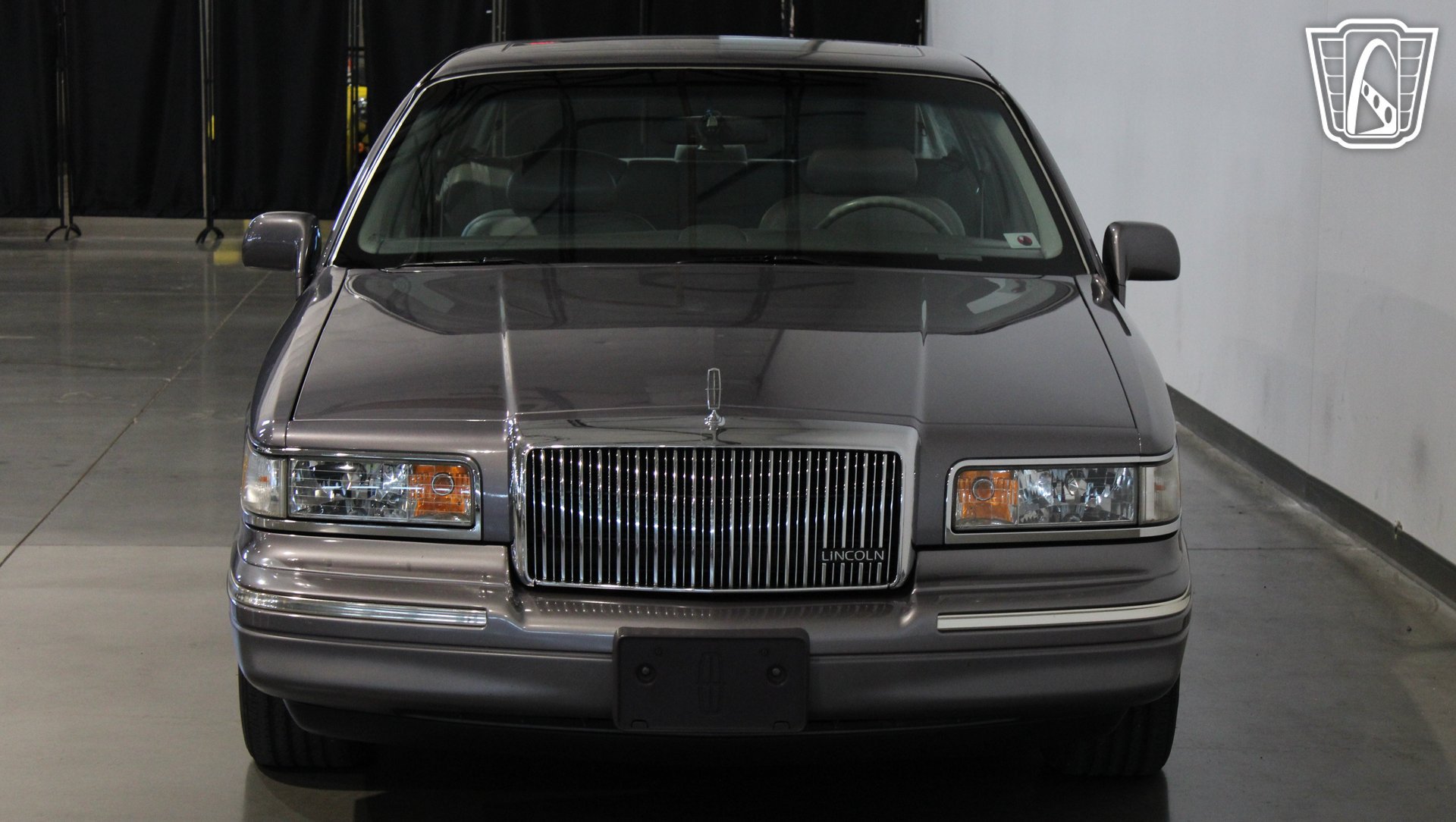 Used 1996 Lincoln Town Car Signature RWD image 22
