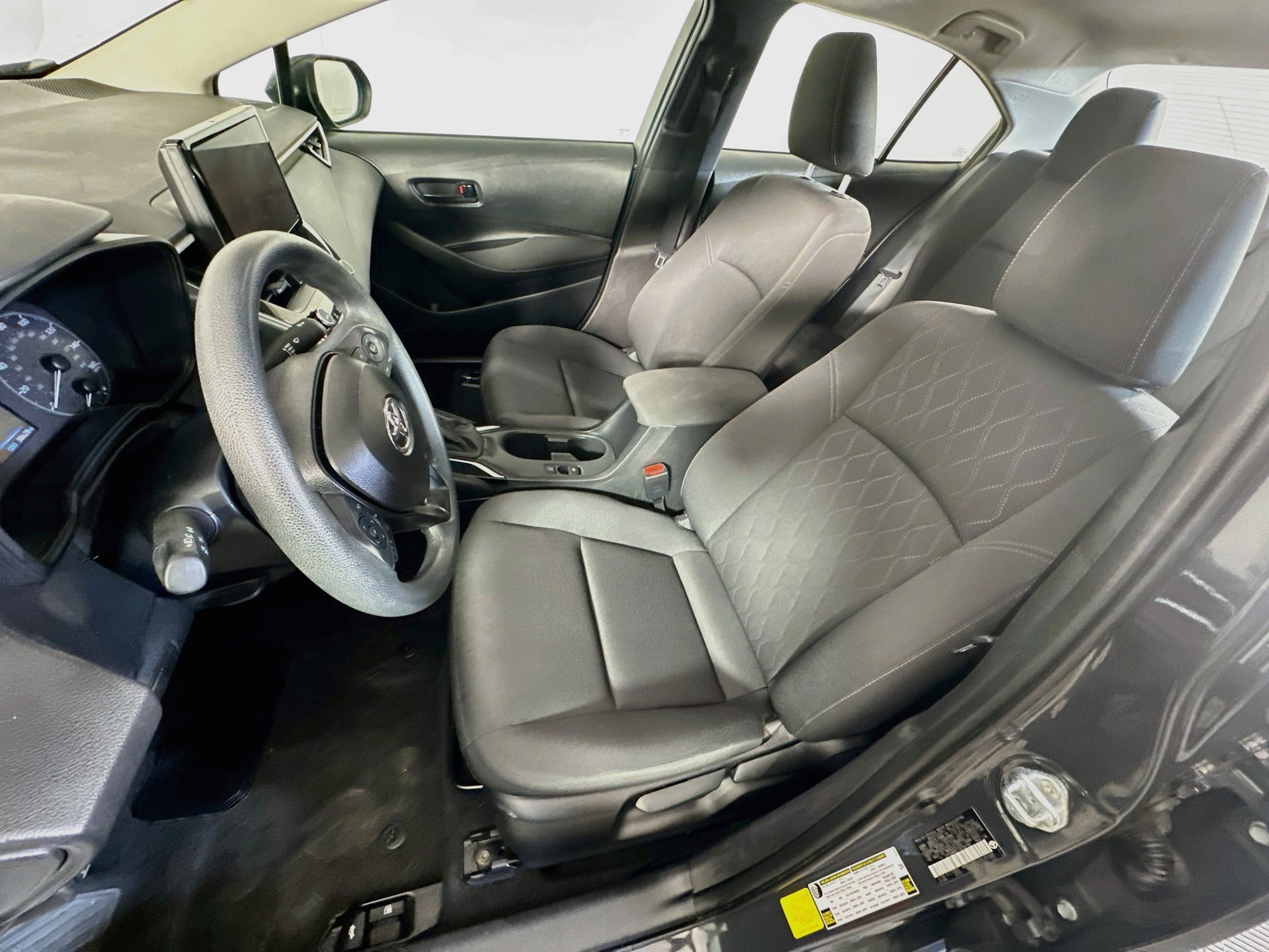 Used 2025 Toyota Corolla LE FWD image 13