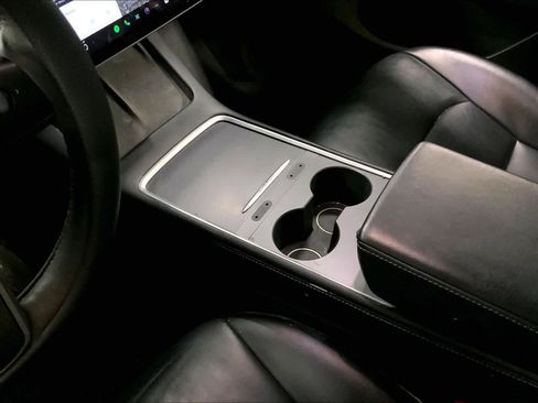 Used 2022 Tesla Model Y Long Range image 14