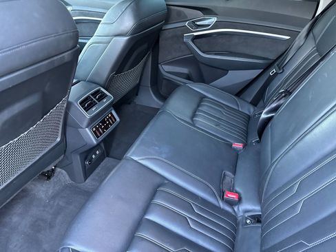 Used 2019 Audi e-tron Prestige w/ Prestige Package image 11