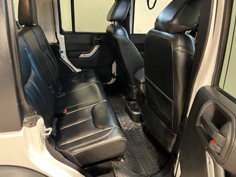 Used 2014 Jeep Wrangler Unlimited Rubicon w/ Dual Top Group AWD/4WD image 28