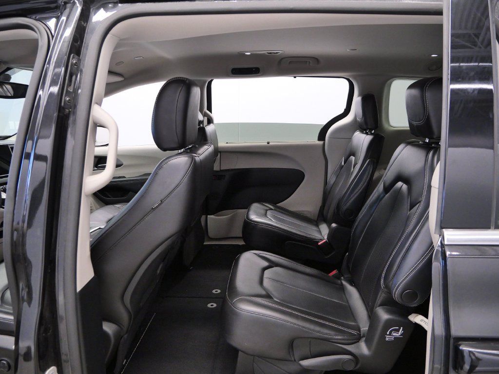Certified 2023 Chrysler Pacifica Touring-L FWD image 14