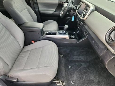 Used 2022 Toyota Tacoma SR5 RWD image 14