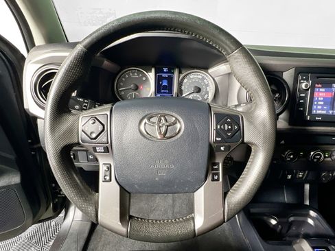 Used 2019 Toyota Tacoma SR5 image 17