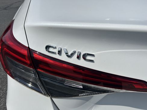 Used 2022 Honda Civic Sport image 8