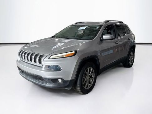 Used 2018 Jeep Cherokee Latitude Plus w/ Cold Weather Group image 1