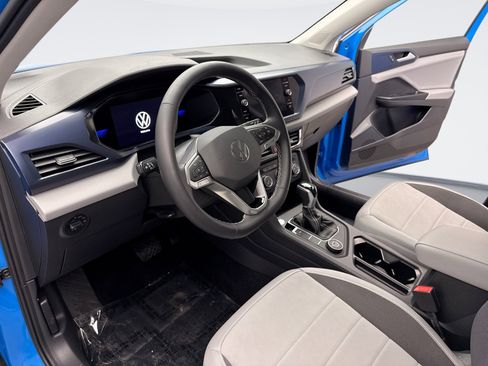 Used 2022 Volkswagen Taos SE w/ Driver Assistance Package image 10