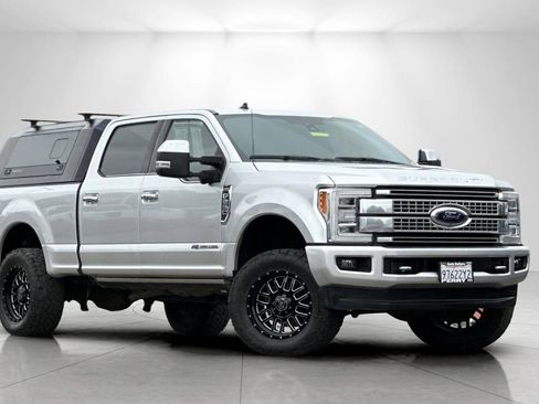 Used 2019 Ford F250 Platinum w/ Platinum Ultimate Package AWD/4WD image 2